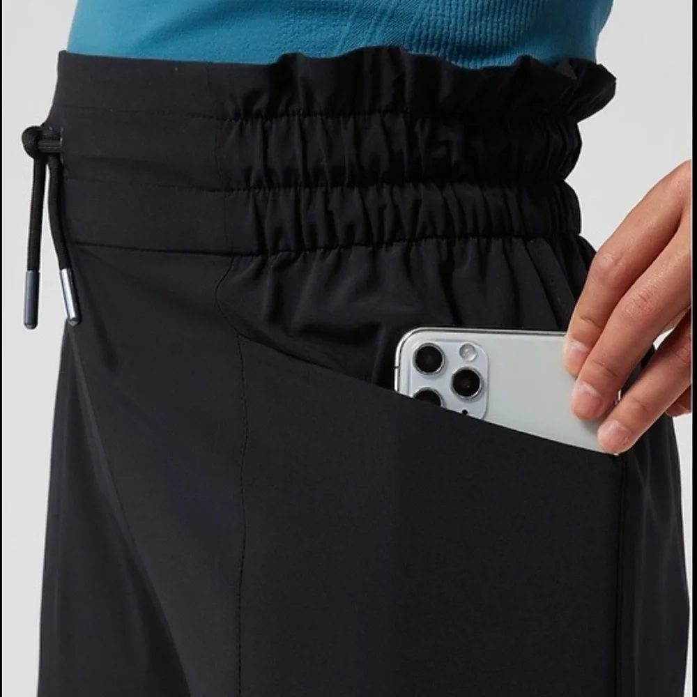 Athleta Girl In The Clouds Capri Pants in Black Girls size 14 size XL Pull On